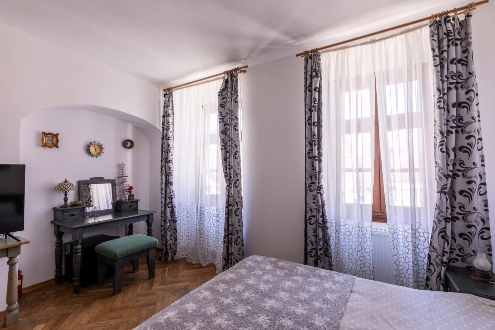 4 Rooms Piata Sfatului 布拉索夫 外观 照片